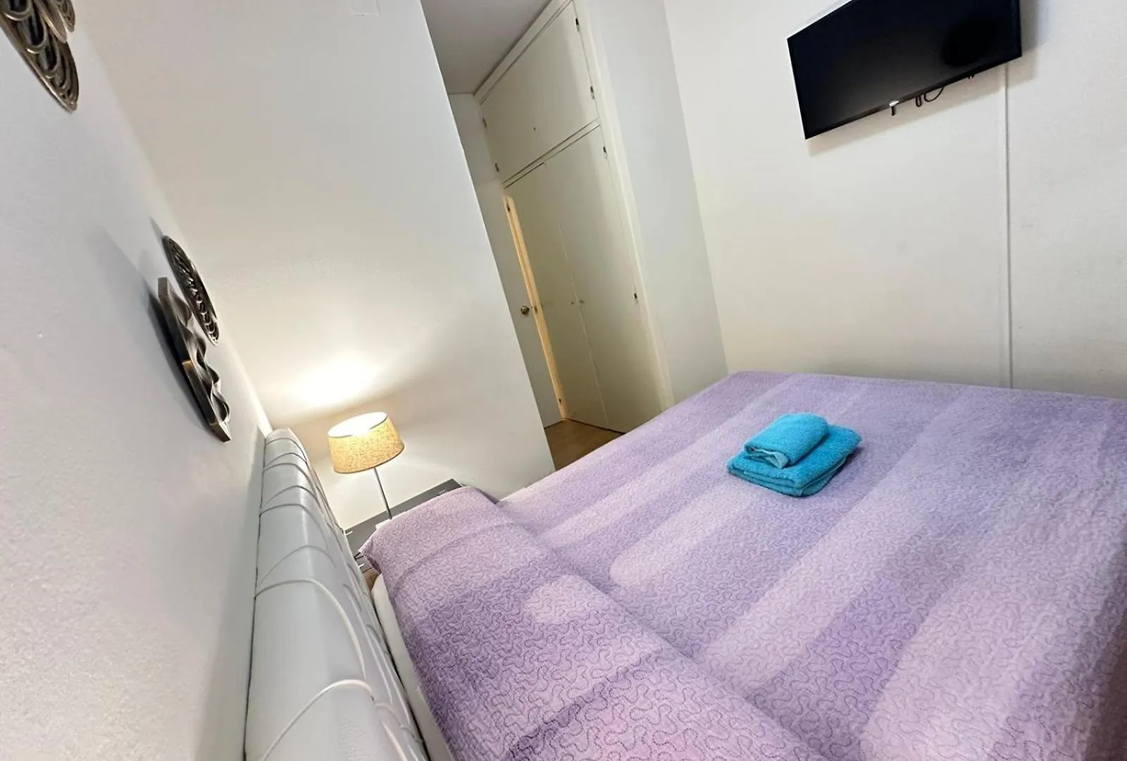 Rooms In Apartment Paris 바르셀로나 0*,