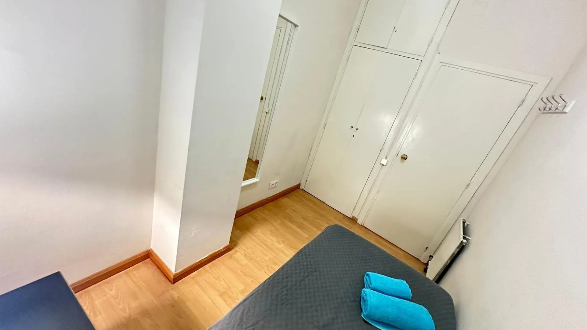 B&B Rooms In Apartment Paris 바르셀로나