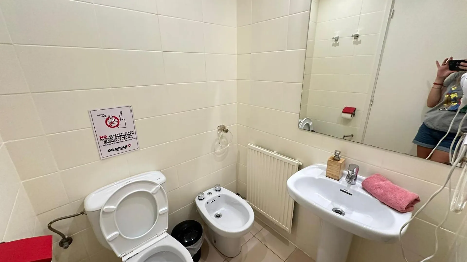 Rooms In Apartment Paris 바르셀로나 0*,  스페인