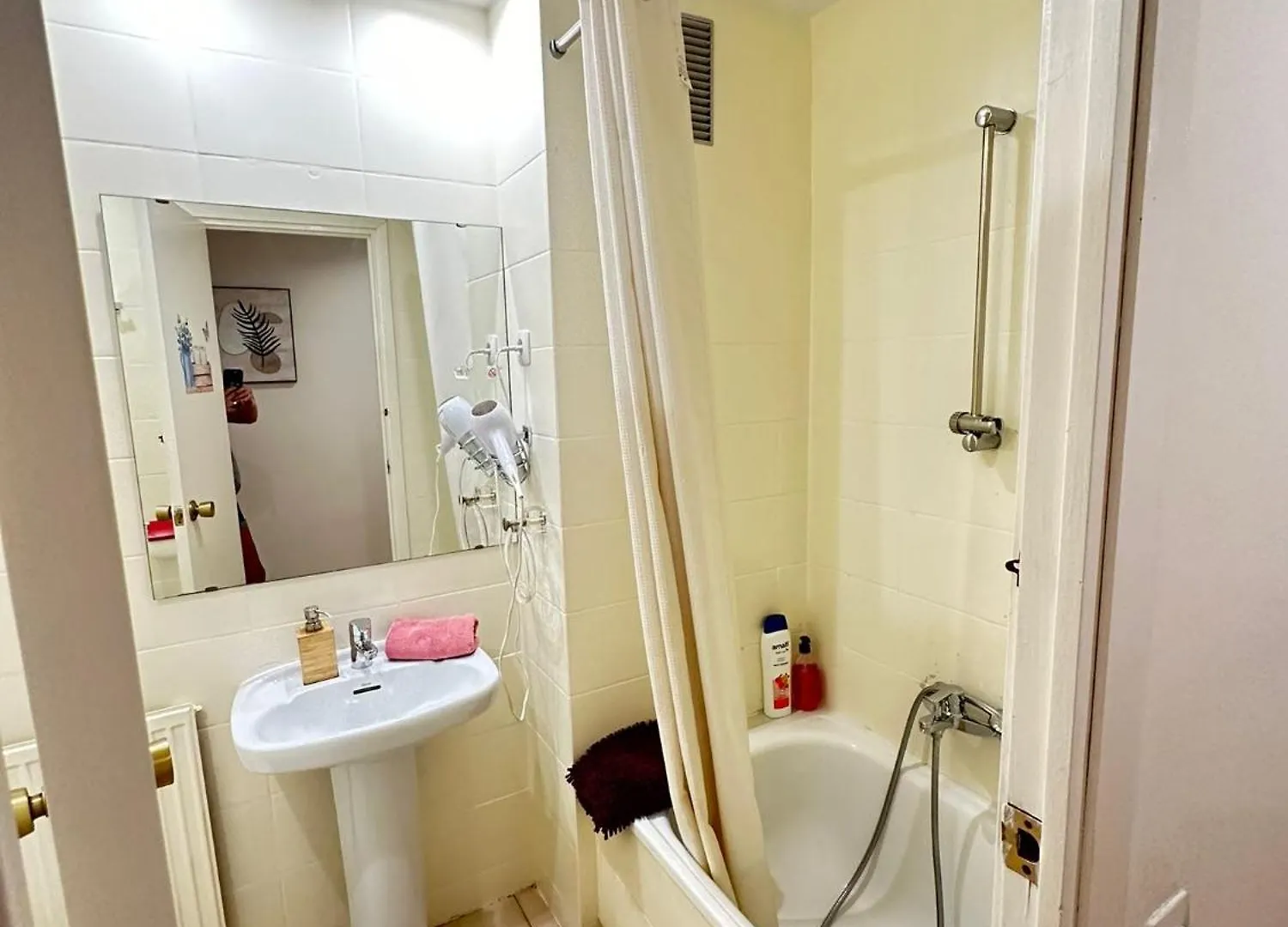 Rooms In Apartment Paris 바르셀로나 스페인