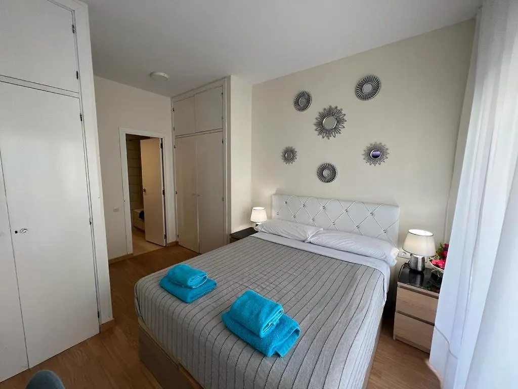 Rooms In Apartment Paris 바르셀로나