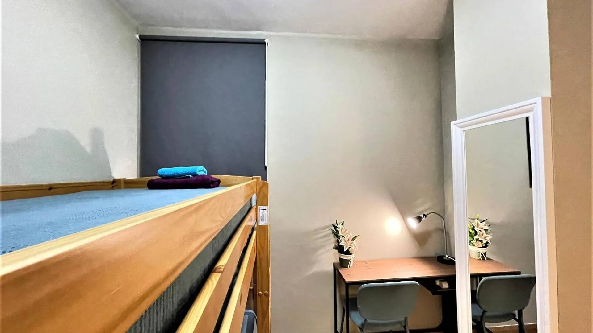 Rooms In Apartment Paris 바르셀로나 스페인
